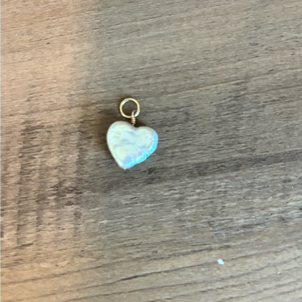 Elegant Heart-Shaped Pendant in Cream
